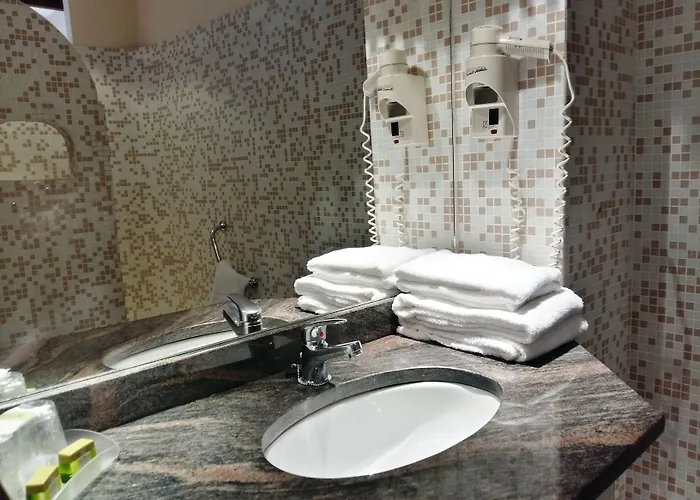 Logis Les Pages Отель 3*