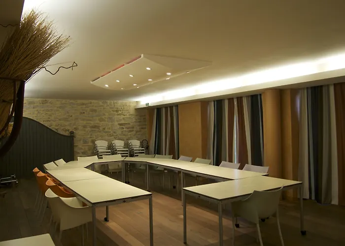 Отель Logis Les Pages 3*