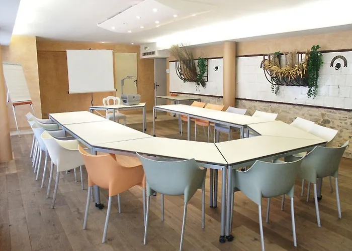 Отель Logis Les Pages 3*