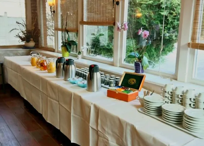 Logis Les Pages 3* Люневиль