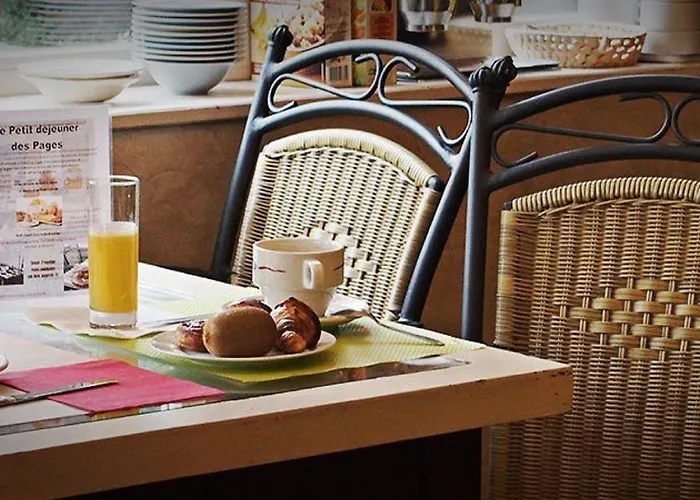 Отель Logis Les Pages