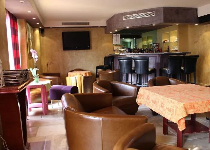 Logis Les Pages Отель