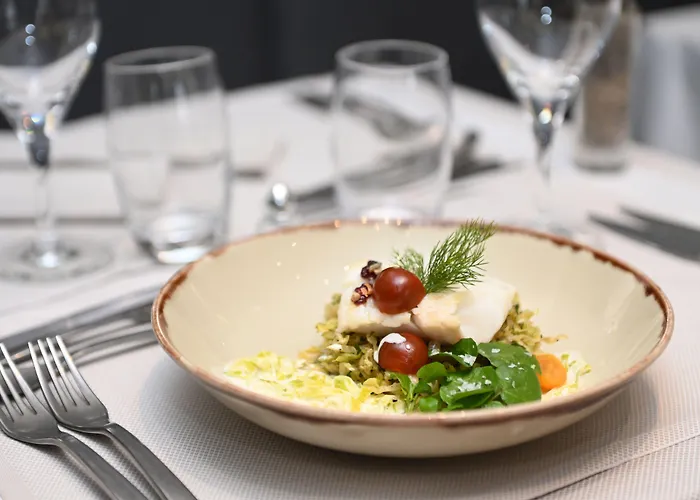 Отель Logis Les Pages