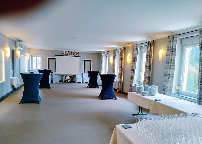 Отель Logis Les Pages 3*