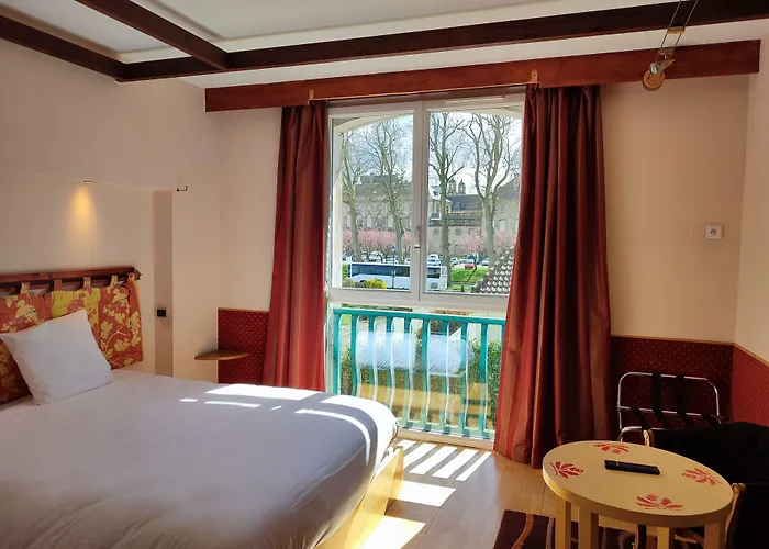 Logis Les Pages Люневиль