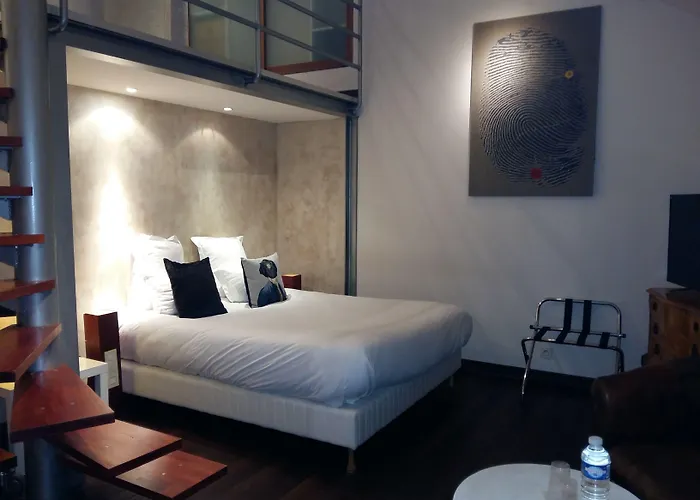 Отель Logis Les Pages