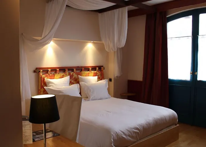 Logis Les Pages 3* Люневиль