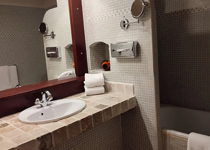 Logis Les Pages Отель