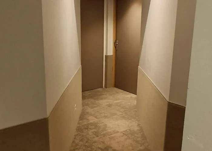 Logis Les Pages Отель