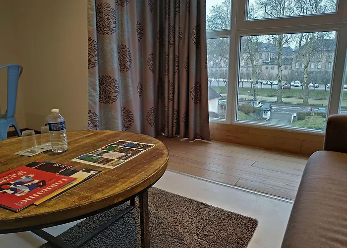 Logis Les Pages Отель Люневиль