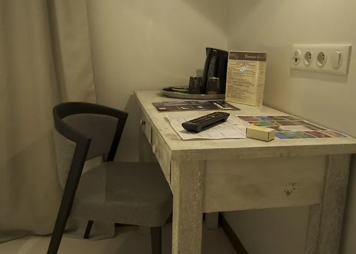 Logis Les Pages Отель