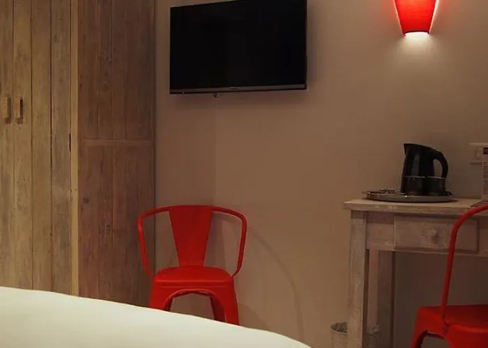 Logis Les Pages Отель Люневиль