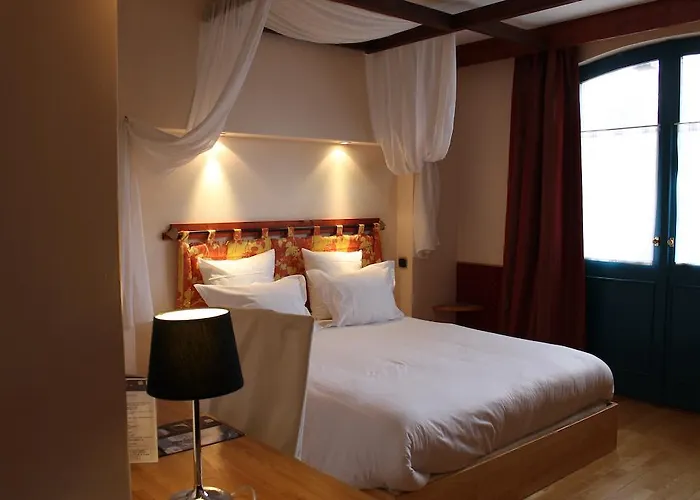 Logis Les Pages Отель